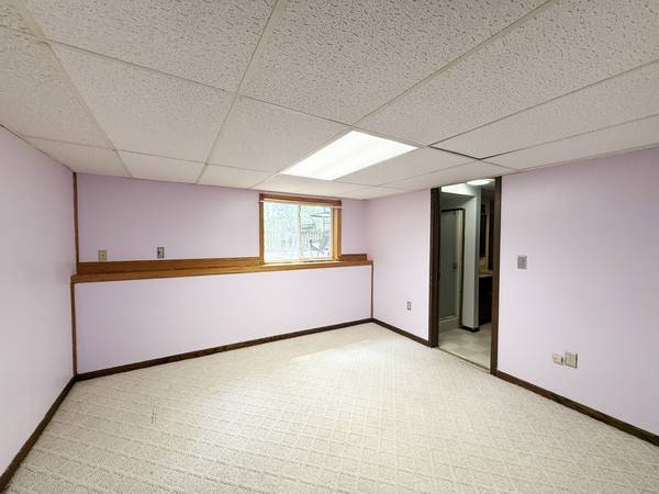 $384,900 / 5br - 3935ft2 - $384,900 / 5br - 4ba - 3,935 sq ft - 911 Radcliffe Avenue (Altoona)63655162274435124