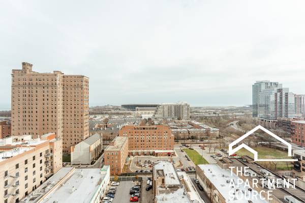$2,750 / 2br - South Loop 22nd Floor 2 Bed/2 Bath Unobstructed Lake Views! (South Loop)64041810447489122