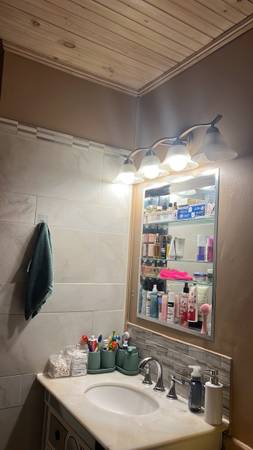 $3,600 / 3br - Big apartment (Swampscott)63824667051779122