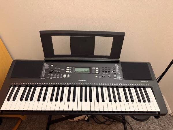 YAMAHA KEYBOARD 1