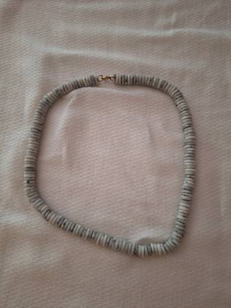 Vintage Hawaiian Puka Shell Necklace 16” White and Grey 1