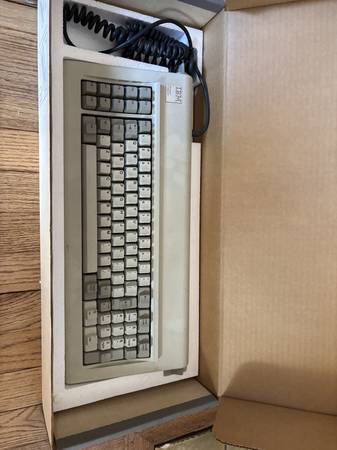 IBM Model F XT Keyboard 1501100 with Original Box - Untested 1
