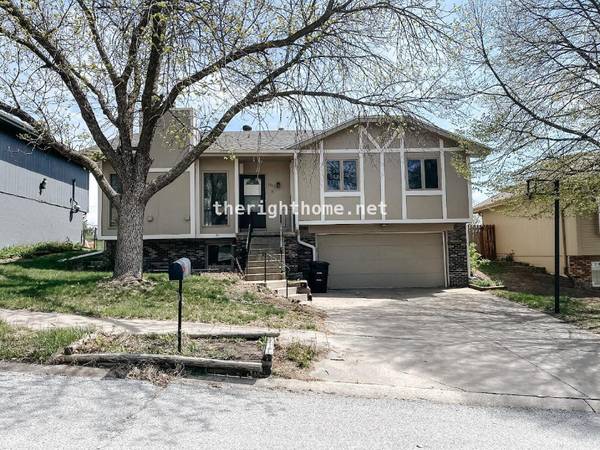 $1,800 / 3br - 2572ft2 - Three bed, Two bath (6323 N 112th Cir) (Omaha)63976698004483120
