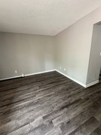 $1,160 / 1br - 675ft2 - Colorado Springs 1 Bedroom Available Now!! Updated 1st Floor Unit! (Colorado Springs)63687084067075124