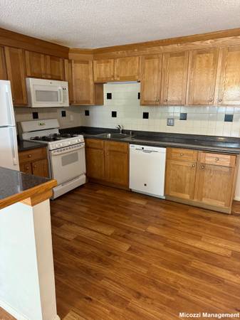 $2,595 / 2br - *SIN COMISIÓN* Amplio de 2 habitaciones incluye calefacción/agua caliente/gas/aparcamiento *AHORA* (Medford)63699333439363120