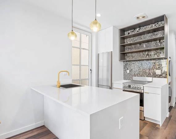 $1,770 / 3br - 200ft2 - Steps to vibrant 5th Avenue and Industry City. Short walk to Prospect (Brooklyn)63912047162883122