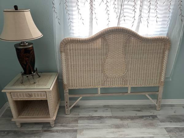 Queen bedroom set 1