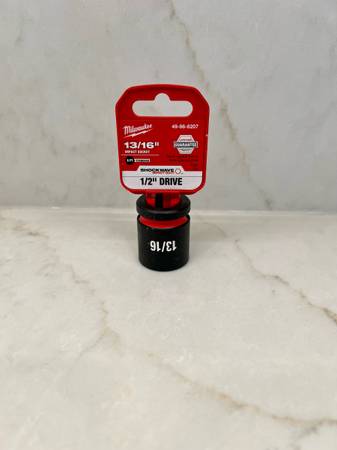 Milwaukee 13/16” Impact socket - 1/2” drive 1