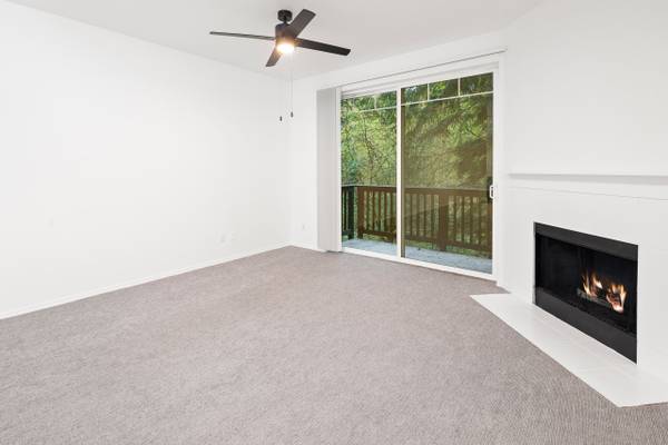 ❄️Let It Snow! You'll Be Warm & Cozy By Your Fireplace! Free Rent!❄️ 1