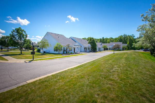 $2,210 / 3br - 1214ft2 - Amplio departamento de 3 habitaciones en el distrito escolar de Avon (Avon)63860364111875121
