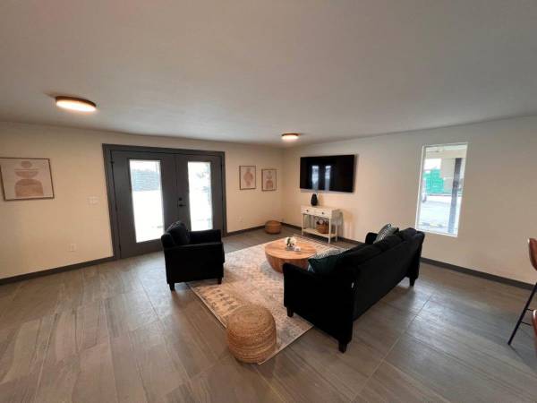 $1,100 / 575ft2 - Newly Remodeled, Full Size Washer/Dryer, Open Concept63674570173953123