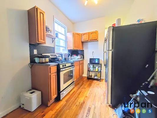 $3,450 / 3br - Beautiful 3 bed / 1 bath apartment in Bushwick! No broker fee! (Bushwick)63684763020547124