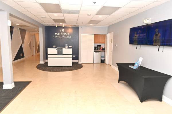 $300 / 4000ft2 - 4,000 sq. ft.--for Events/Conferences/Church Service (Plainfield)64041642979203121