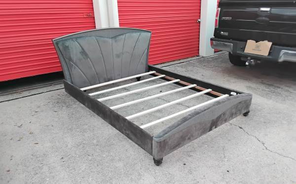 Queen size bed frame FREE DELIVERY 1