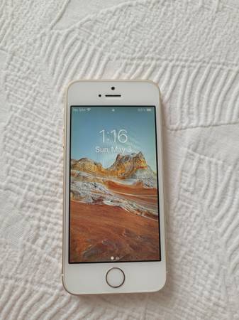 iPhone SE 3rd Gen 256GB Unlocked Starlight w/ Box – Excellent