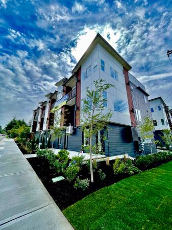 $3,020 / 2br - 1650ft2 - The best view in Tacoma! 2 Bedroom Townhome! (Titlow)63814661040257121