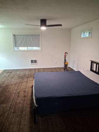 Master suite,private bathroom,private entrance with attached room 1