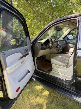 2007 Chevy Tahoe - $7,000 (Granger)63618977670275124