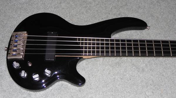Cort Curbow 5, Lightweight 5-string Bass W/Slap Switch & Case 1