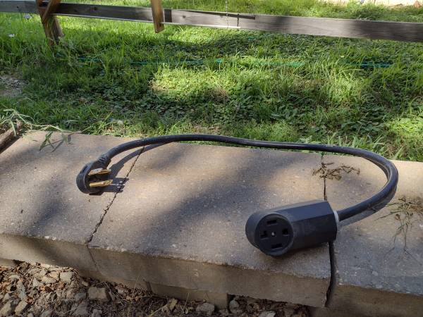 3 1/2' 240-volt extension cord 1