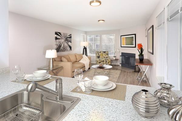 $1,699 / 1br - 663ft2 - On Bus Line, Patio or Balcony, New in-unit washer and dryer (West Seattle)63891324605827121