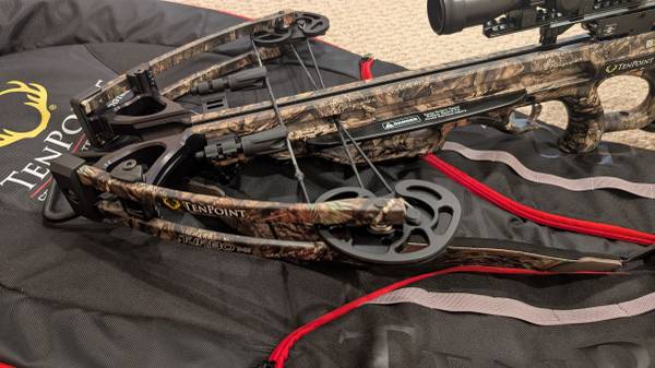 Ten Point Turbo M1 Crossbow with bolts and case. 1