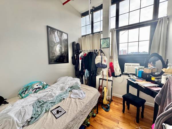 $5,000 / 4br - E Williamsburg 4 bed loft; 2 bedrooms with windows (Williamsburg)63689826874369124