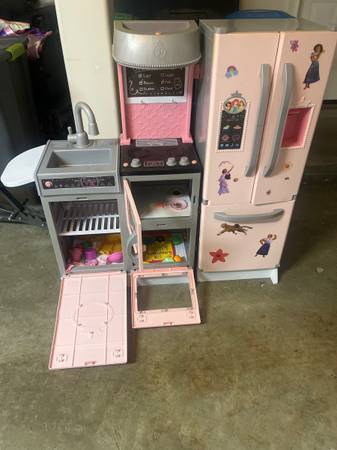 Kids kitchen set 1