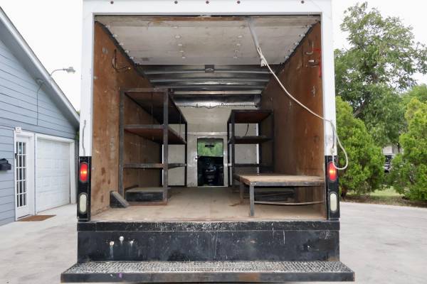 2016 Chevrolet EXPRESS 3500 - Photo 10