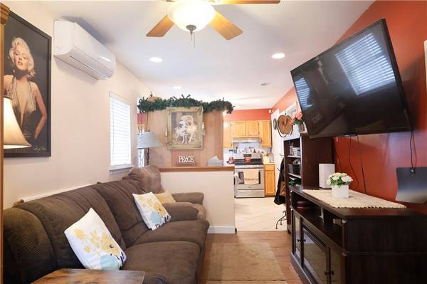 $555,000 / 2br - 900ft2 - 103 Abbey Ct (Gerritsen Beach)63816625574275123