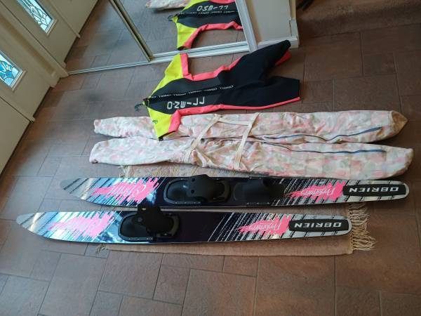 Water Ski's ~$175 4PC Lot(Ski's/Padded Bag/Ladies Med Spring Wet suit) 1