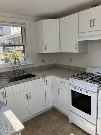 $1,700 / 1 hab - 525 pies² - Apartamento soleado todo el año cerca de Gloucester Boulevard (Gloucester)63856336391553124