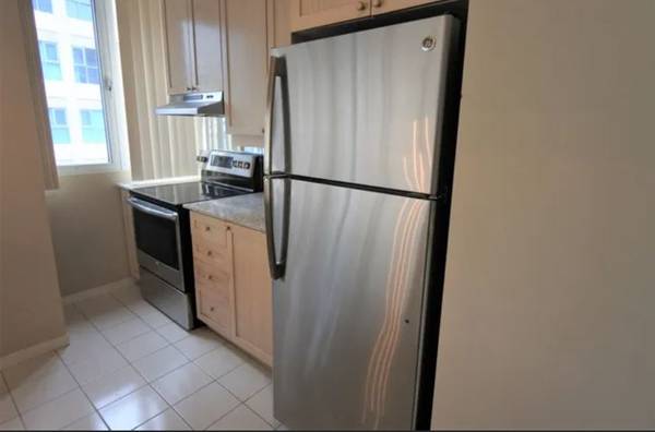555 Yonge St - 703 5