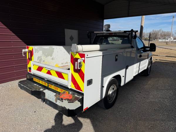 2021 Ford F250 REG CAB - Photo 4