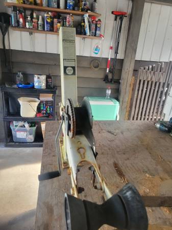 Ezloader boat trailer crank post 1