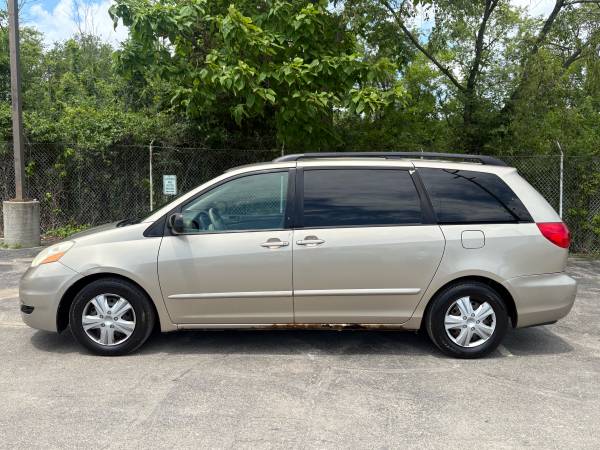 2008 Toyota Sienna LE (233K millas) - $1,995 (Camby)63622014451969121