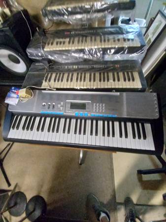 6 Electronic keyboard multi sounds songs / Crumar orch 1