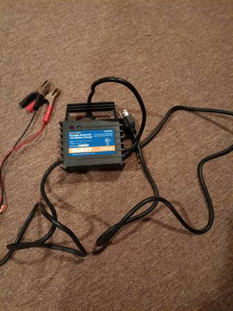 Portable automatic 12V battery charger 1