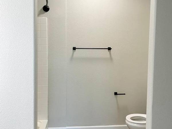 $1,765 / 1br - 672ft2 - Stainless Steel Appliances, Modern White Cabinetry63798509230851122