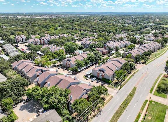 $1,375 / 1br - 748ft2 - 1/BD 1/BA, Refrigerator, Spanish Speaking Staff (1400 Esters Rd, Irving, TX)63796578805635124
