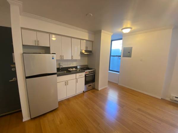 $2,650 / 2br - 800ft2 - WHAT A DEAL!SUNNY LARGE 2 BED!CLOSETS!HUGE COMMON AREA!NEAR SUBWAY! (Crown Heights)63809042264577122