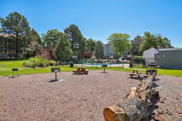 $1,055 / 2br - 750ft2 - Children’s Playground, Dog Parks, Short Term Lease (360 N Murray Blvd, Colorado Springs, CO)63687136804865123