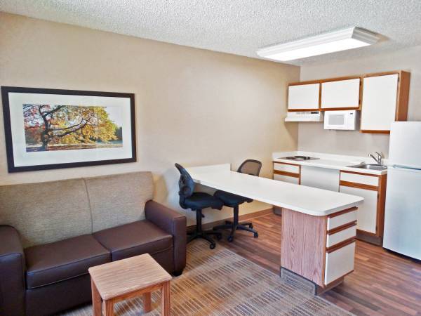 $1,590 / 1br - Close to Airport - Furnished Studios (Tempe)64047539449091122