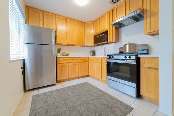 $2,303 / 2br - Bright & Beautiful 2BR/1BA – Must See! Piedmont Border – 1 Month Free! (oakland piedmont / montclair)63847024673409124
