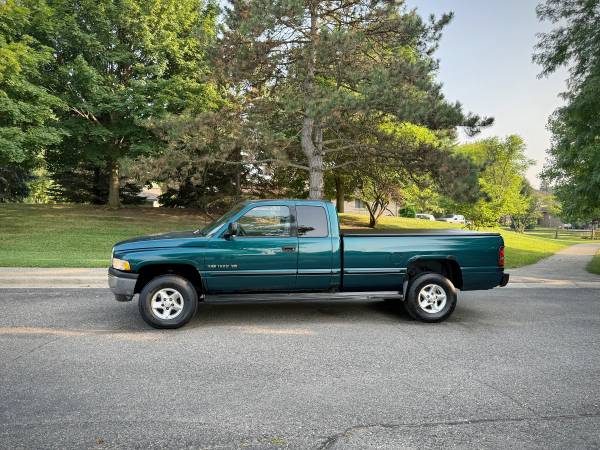 1998 Dodge Ram 1500 Laramie SLT 5.9 V8 4x4 - $3,650 (Troy mi)63622120732289121