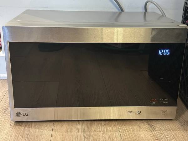 Countertop Microwave – Recently Serviced 1