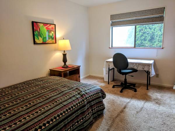 $800 / 1br - 130ft2 - Nice Clean Sunny Room in Geneva/Bellingham (Geneva)63935321528834122