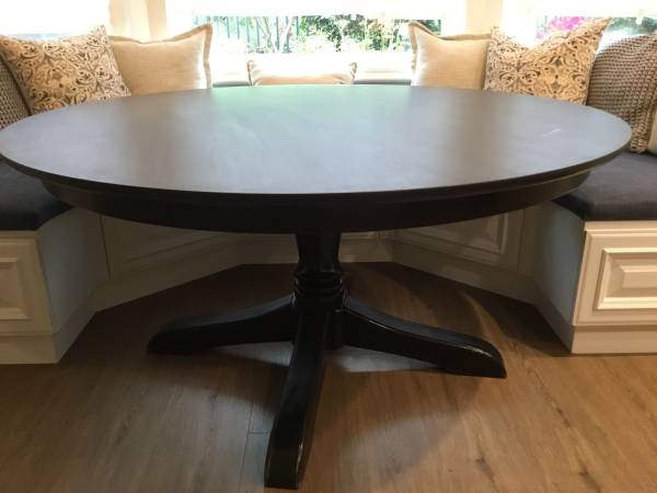 Dining table (round) 1