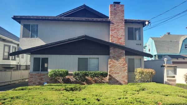 Central Alameda, Spacious, Clean and Quiet Building. Built in 1969 1