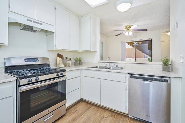 $2,600 / 2br - 832ft2 - 2/hab 2/ba, Áreas de Juego para Niños, Internet de Alta Velocidad (Santa Clarita-Newhall)63869888464515121
